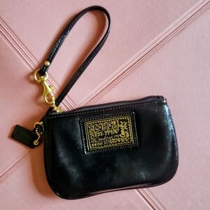 Coach Poppy Wristlet – Black Liquid Gloss Patent Leather